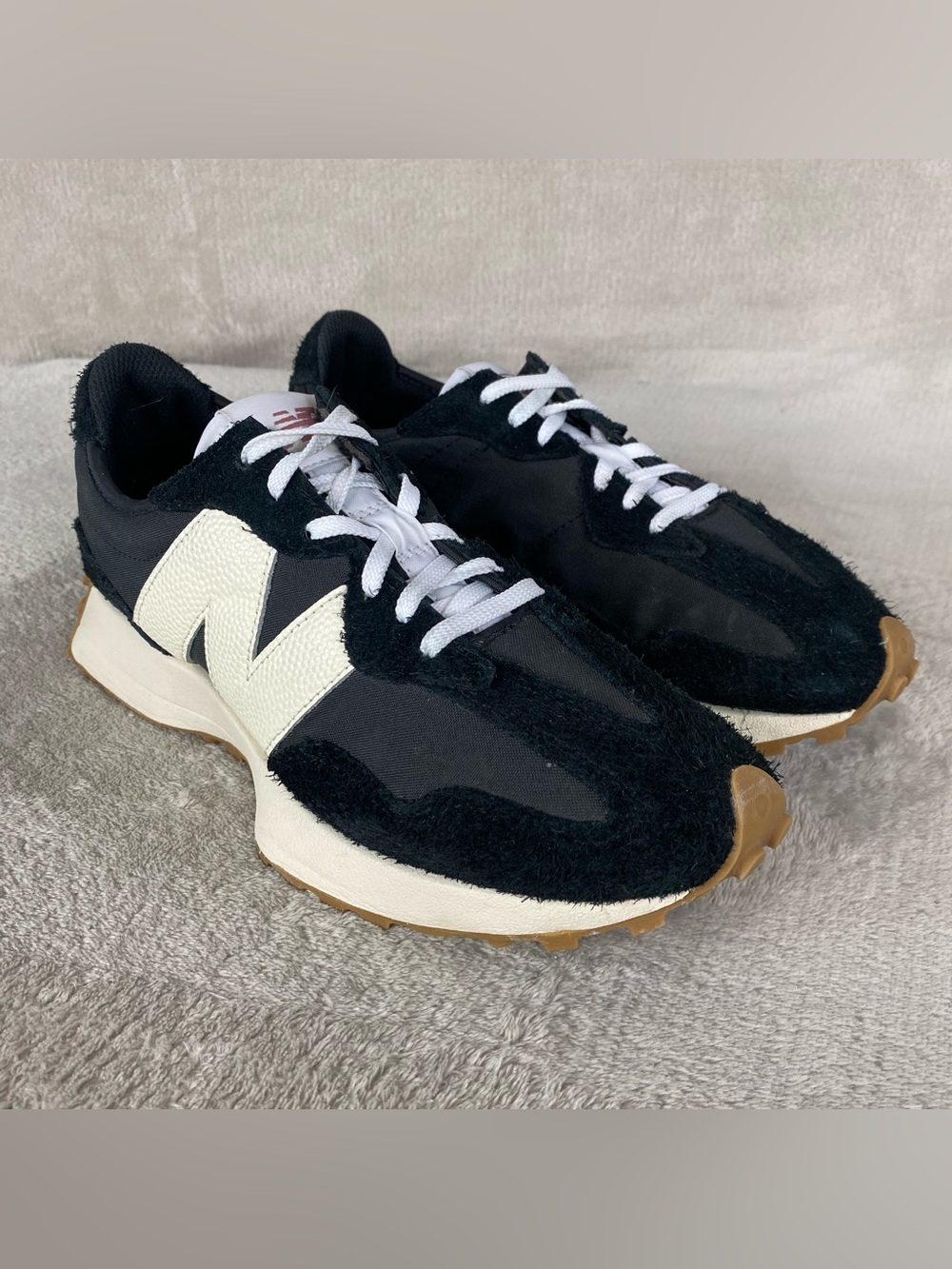 New Balance 327 WS327BL Womens Size 9 Black White Gum Running Shoes